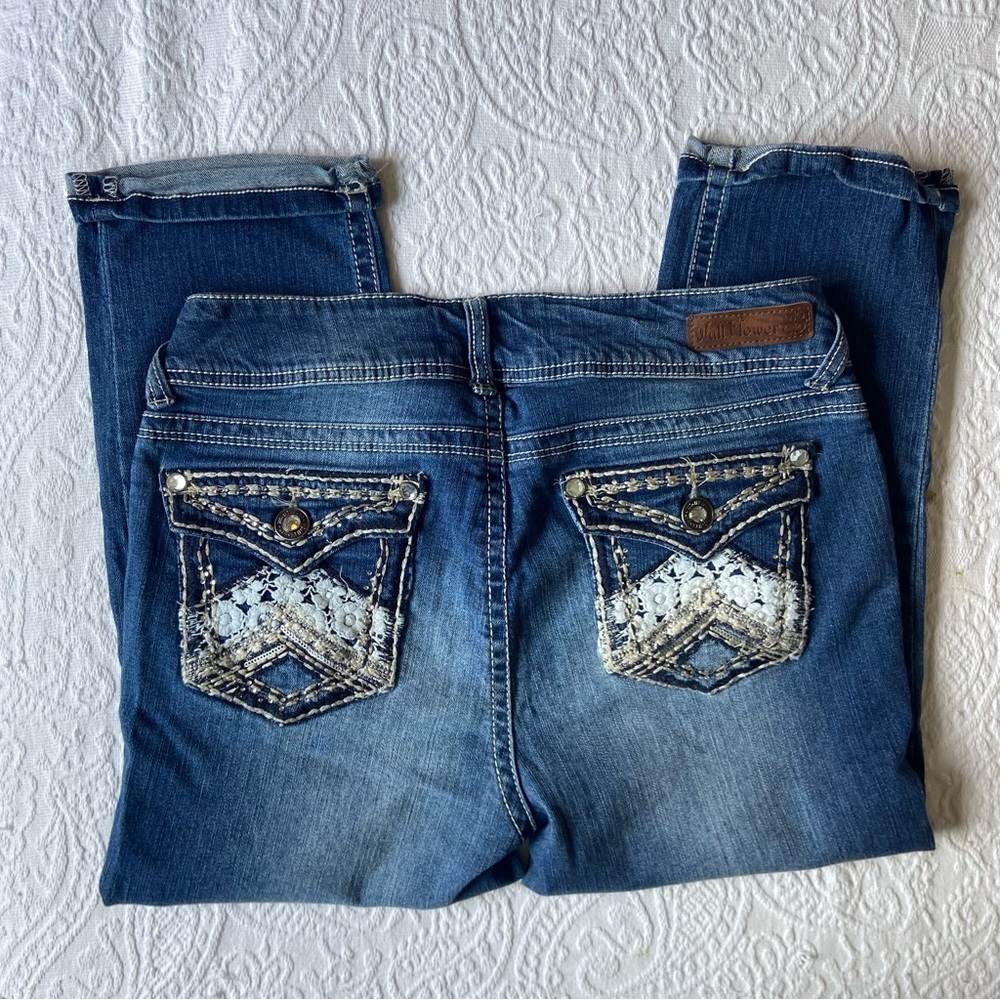 Juniors Wallflower Capri Jeans with Rhinestone Accents sz 9 EUC